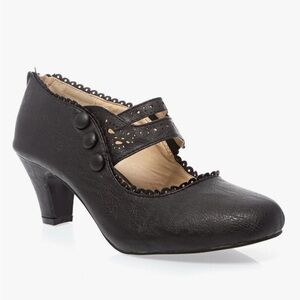 Chase + Chloe Black Scalloped Heels